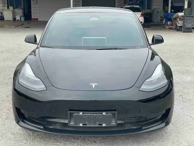 Tesla Model 3 — Фото автомобиля 2