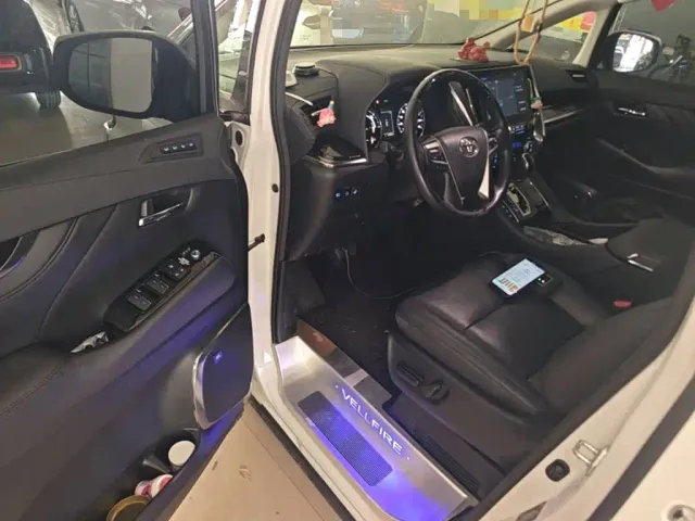 Toyota Vellfire — Фото автомобиля 15