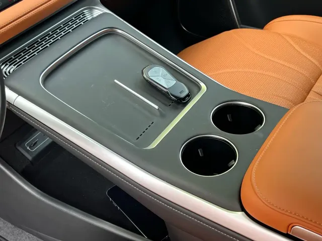 Xpeng G9 — Фото автомобиля 13