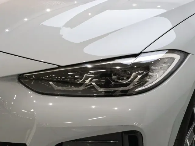 BMW i4 — Фото автомобиля 18