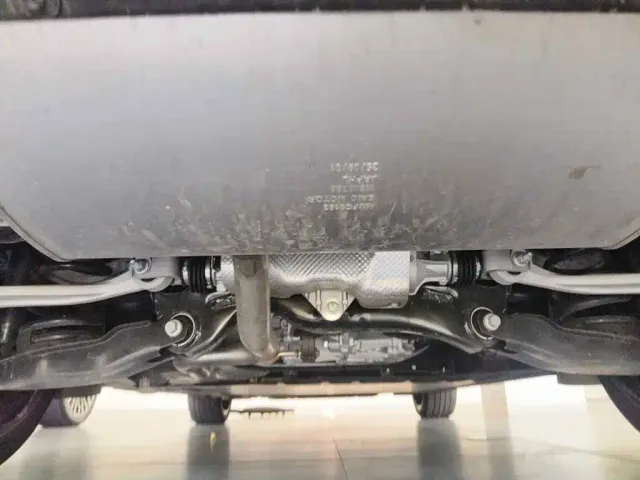 IM Motors LS6 — Фото автомобиля 11