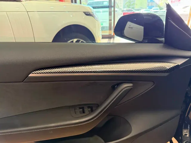 Tesla Model 3 — Фото автомобиля 9
