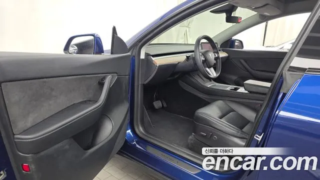 Tesla Model Y — Фото автомобиля 15