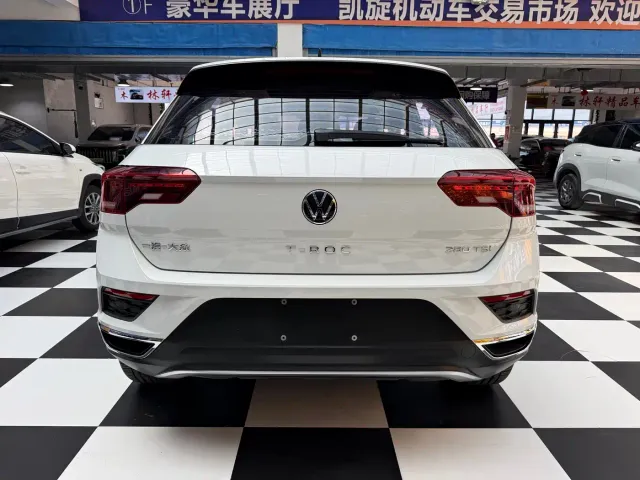Volkswagen T-Roc — Фото автомобиля 16