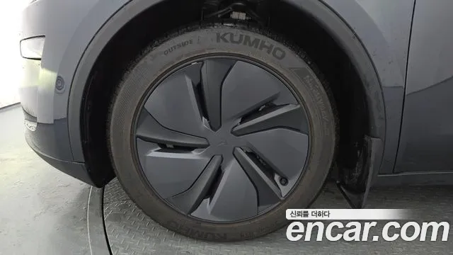 Tesla Model Y — Фото автомобиля 3