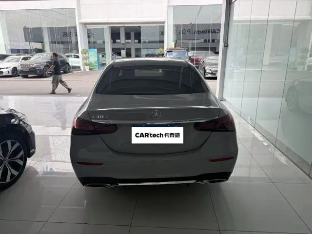 Mercedes-Benz E-Class — Фото автомобиля 12