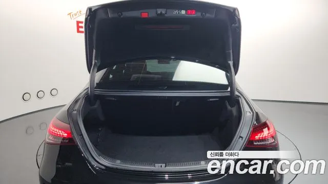 Mercedes-Benz E-Class — Фото автомобиля 20