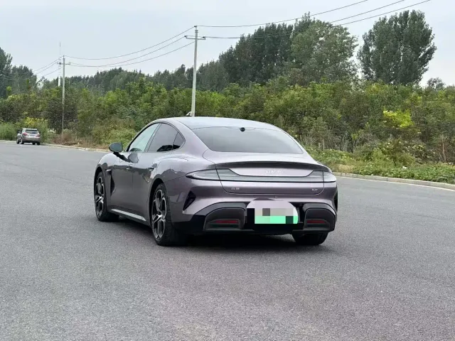 Xiaomi SU7 — Фото автомобиля 23
