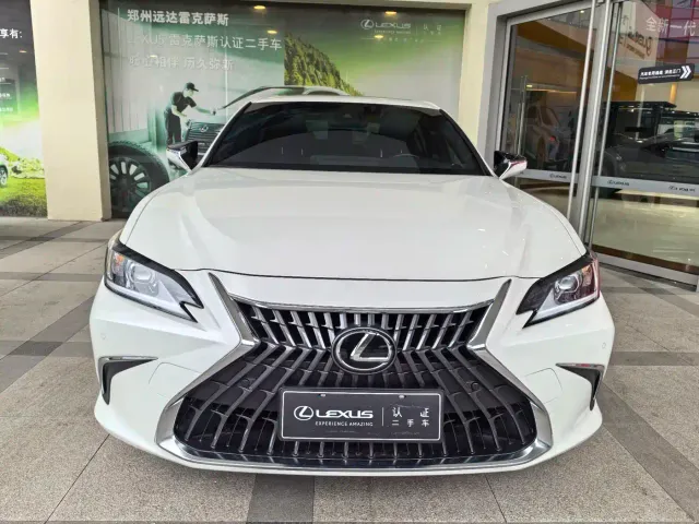 Lexus ES — Фото автомобиля 2