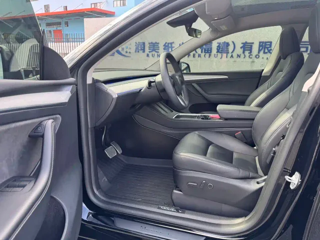 Tesla Model Y — Фото автомобиля 5