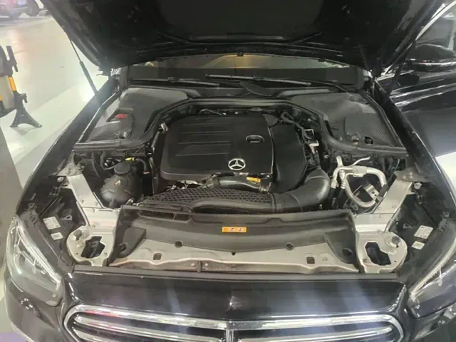 Mercedes-Benz E-Class — Фото автомобиля 3