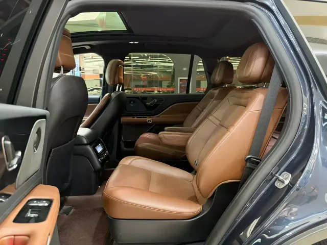 Lincoln Aviator — Фото автомобиля 7