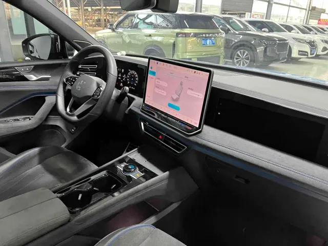 Volkswagen Tiguan L — Фото автомобиля 17