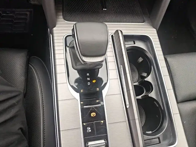 Hongqi HS7 PHEV — Фото автомобиля 12