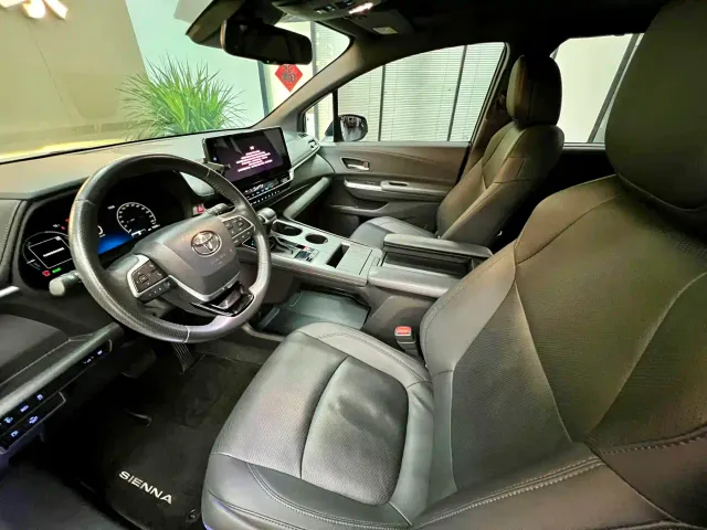 Toyota Sienna — Фото автомобиля 7