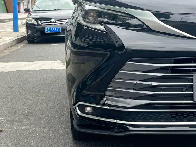Toyota Sienna — Фото автомобиля 19