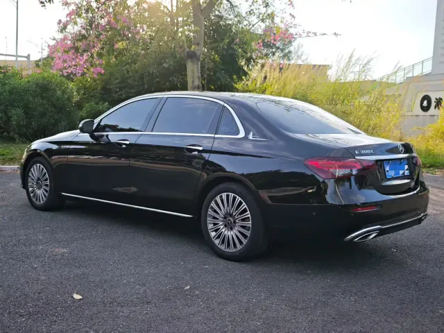 Mercedes-Benz E-Class — Фото автомобиля 7