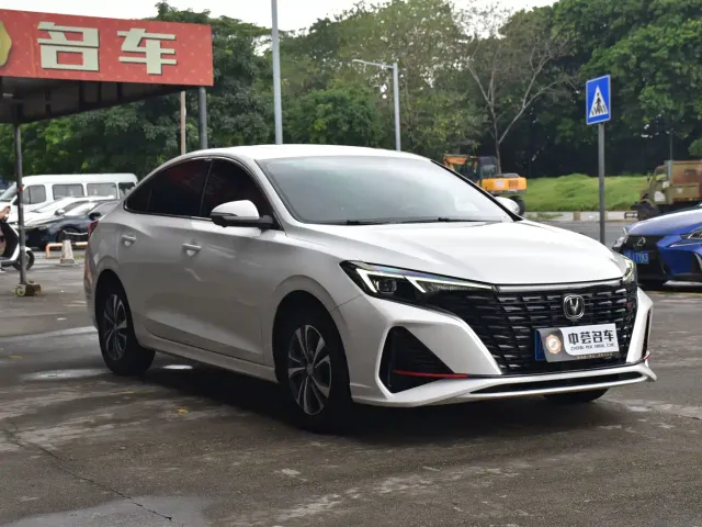 Changan Eado — Фото автомобиля 3