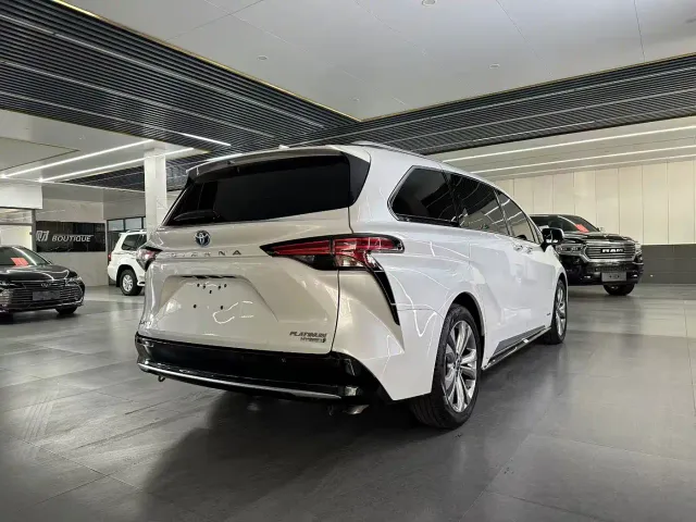 Toyota Sienna — Фото автомобиля 9