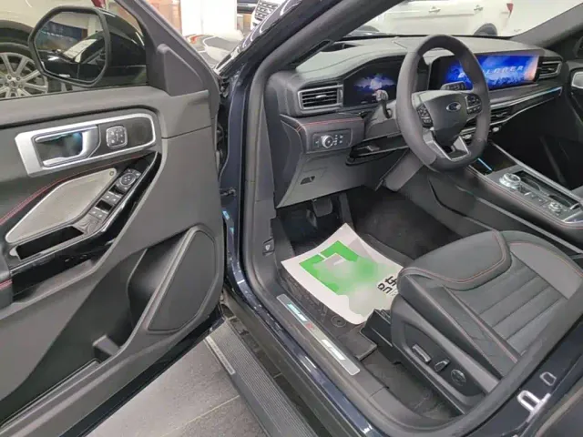 Ford Explorer — Фото автомобиля 15