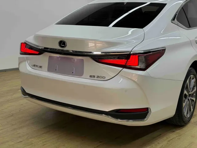 Lexus ES — Фото автомобиля 29