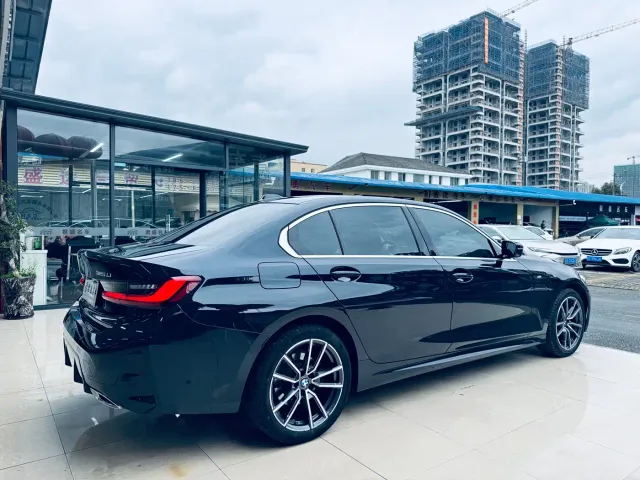 BMW 3 Series — Фото автомобиля 9