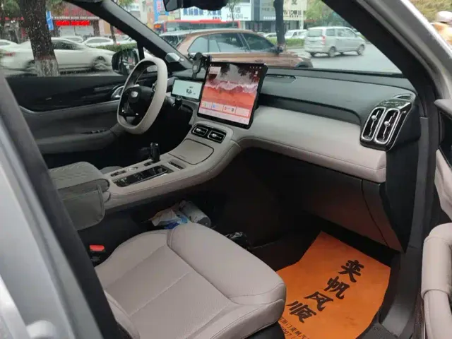 Geely Boyue L — Фото автомобиля 8