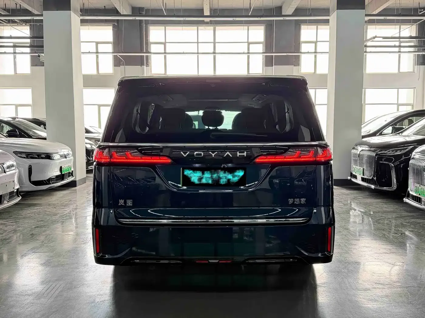 Voyah Auto Voyah Dreamer 2025 PHEV AWD Flagship Qian Kun Edition — Фото автомобиля 5