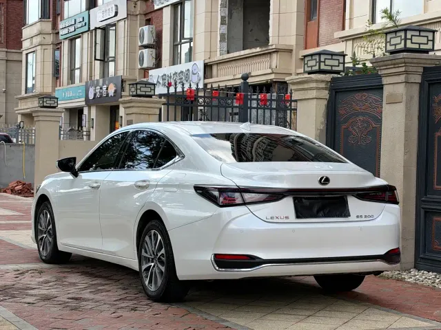 Lexus ES — Фото автомобиля 9