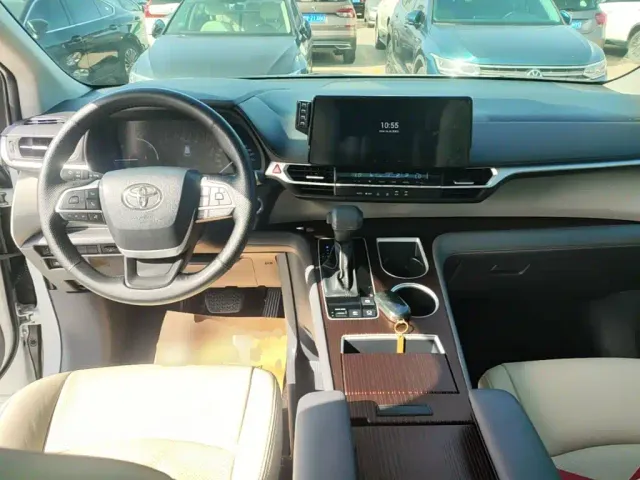 Toyota Sienna — Фото автомобиля 9