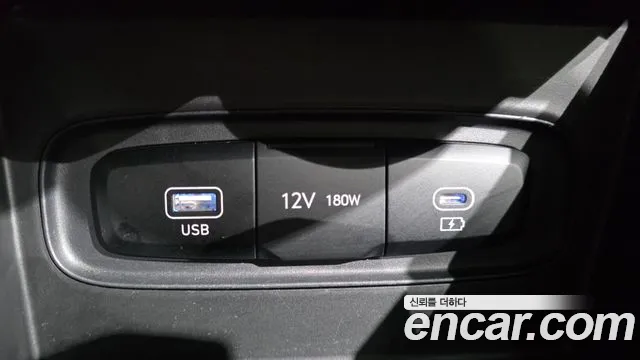 Hyundai Venue — Фото автомобиля 19