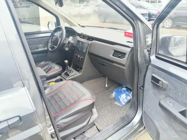 Wuling Zhengcheng — Фото автомобиля 13