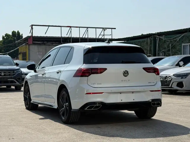 Volkswagen Golf — Фото автомобиля 7