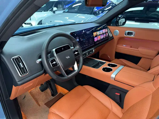 Li Auto L8 — Фото автомобиля 17