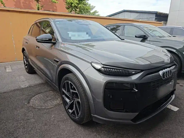 Audi Q6L e-tron — Фото автомобиля 3