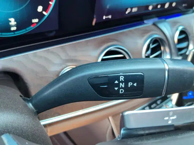 Mercedes-Benz E-Class — Фото автомобиля 16