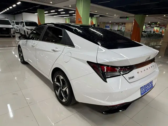 Hyundai Elantra — Фото автомобиля 20
