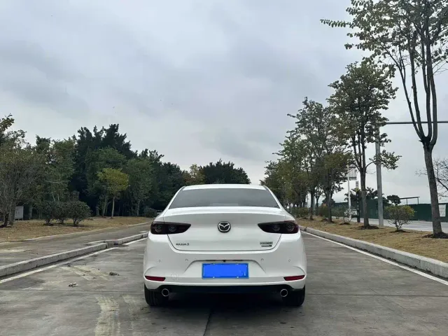 Mazda Axela — Фото автомобиля 5