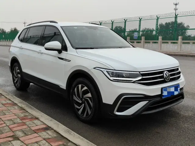 Volkswagen Tiguan L — Фото автомобиля 3
