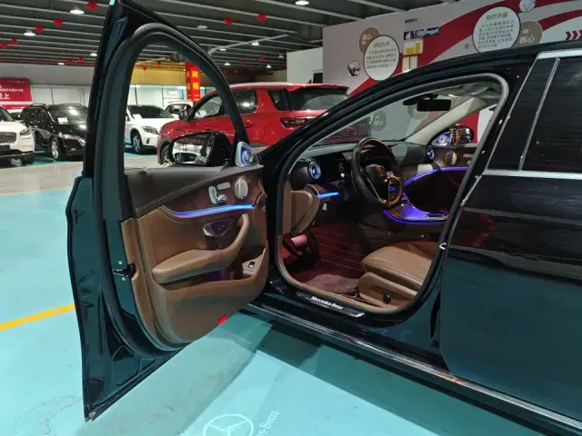 Mercedes-Benz E-Class — Фото автомобиля 4