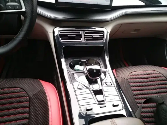 BYD Qin PLUS 2024 Glory Edition DM-i 55KM Leading — Фото автомобиля 13