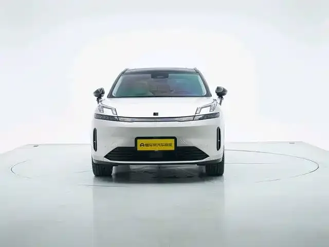 Lynk & Co 08 EM-P — Фото автомобиля 8
