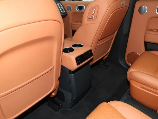 Li Auto L8 — Фото автомобиля 24