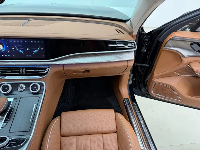 Hongqi H9 — Фото автомобиля 14