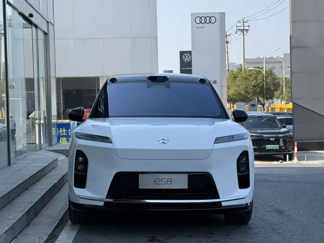Nio ES8 — Фото автомобиля 2