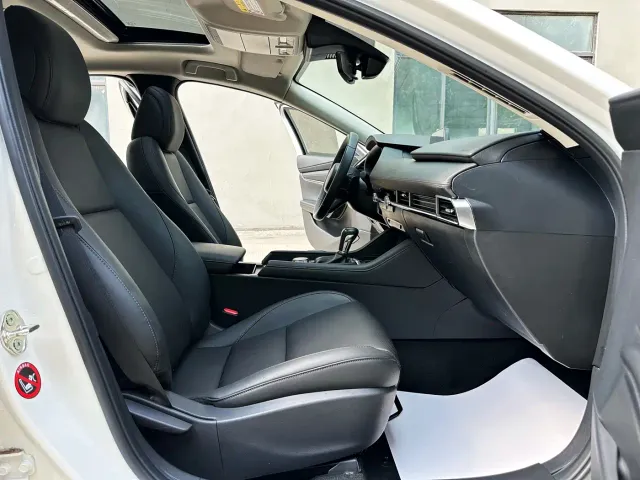 Mazda Axela — Фото автомобиля 4