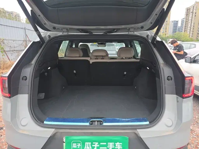 Volvo XC70 Plug-in Hybrid — Фото автомобиля 18