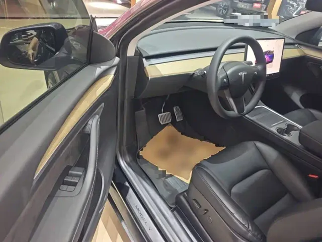 Tesla Model Y — Фото автомобиля 15