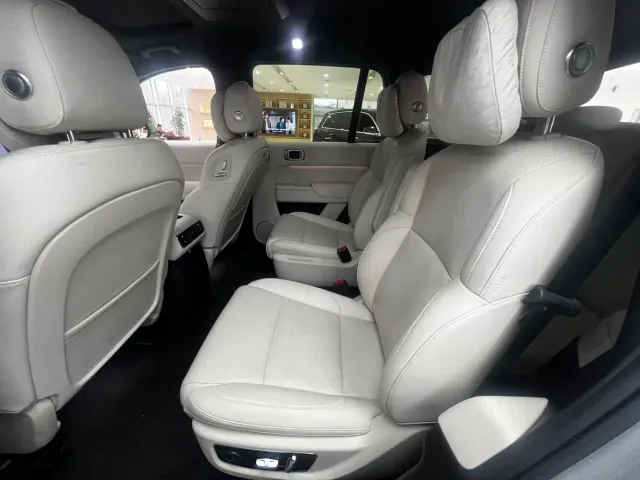 Li Auto L8 — Фото автомобиля 9