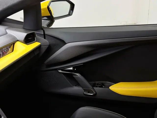 Lamborghini Revuelto — Фото автомобиля 11